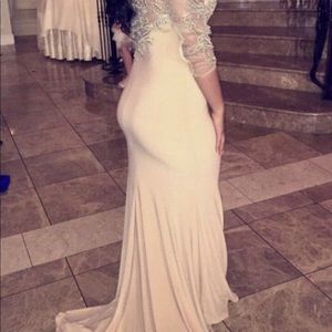 Beautiful dress worn once size 6